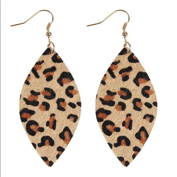 :::NEW::: The Wild Attraction Leopard Earrings - Picture 2 of 2